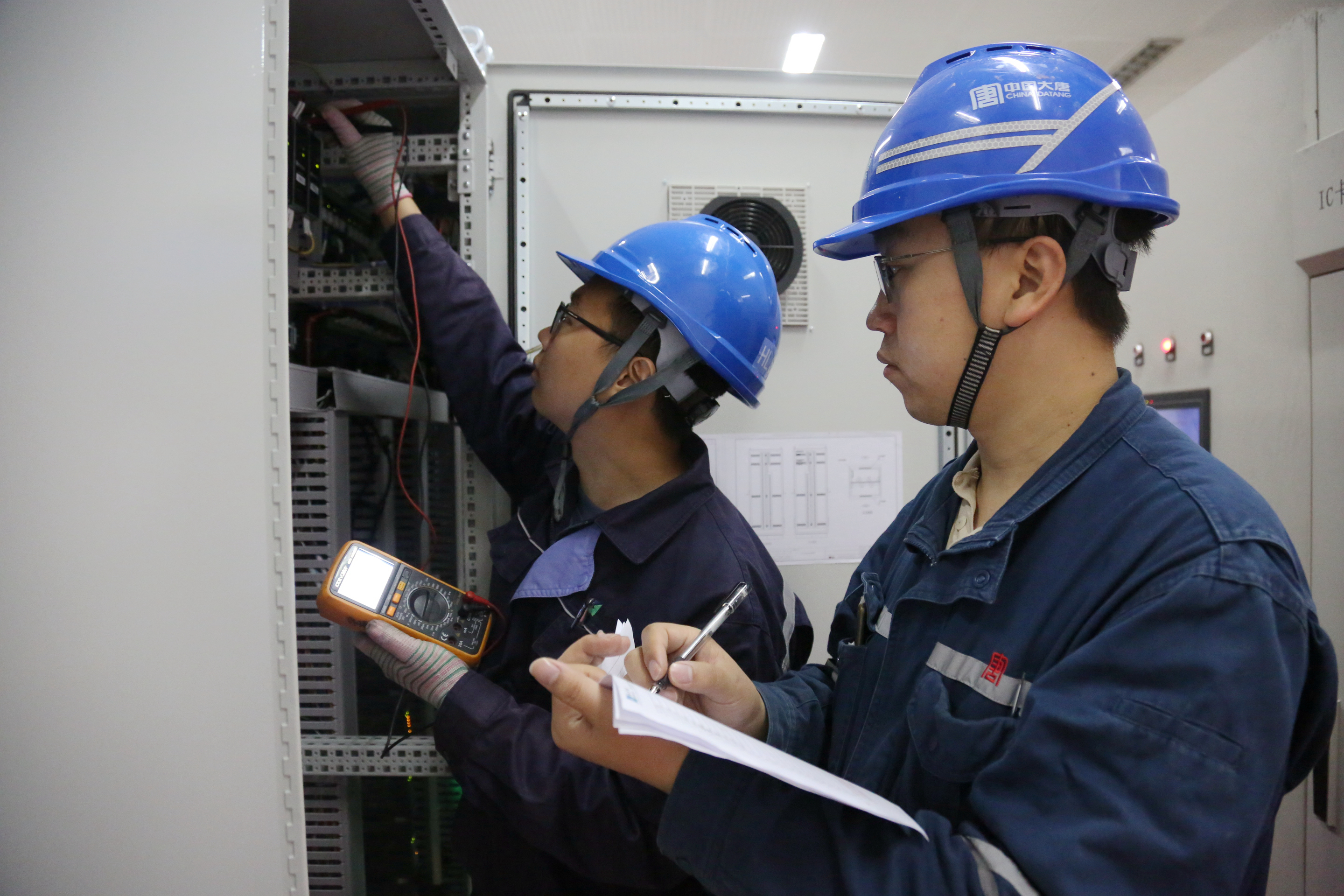 3在機柜上電前檢查，檢查電源線(xiàn)路和接地電阻.jpg
